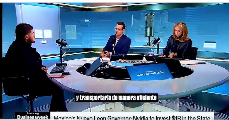 Samuel García durante su entrevista en Bloomberg, donde afirmó que Nuevo León busca convertirse en “hub” de data centers e inteligencia artificial.