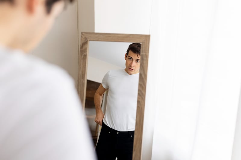 La obsesión por defectos físicos inexistentes crece con redes y filtros digitales, te presentamos algunas de las iniciativas para combatir este efecto transtorno