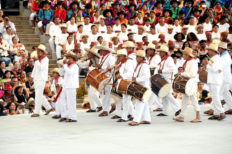 Deslumbra la majestuosidad de las culturas y tradiciones de los pueblos de Oaxaca en el Primer Lunes del Cerro