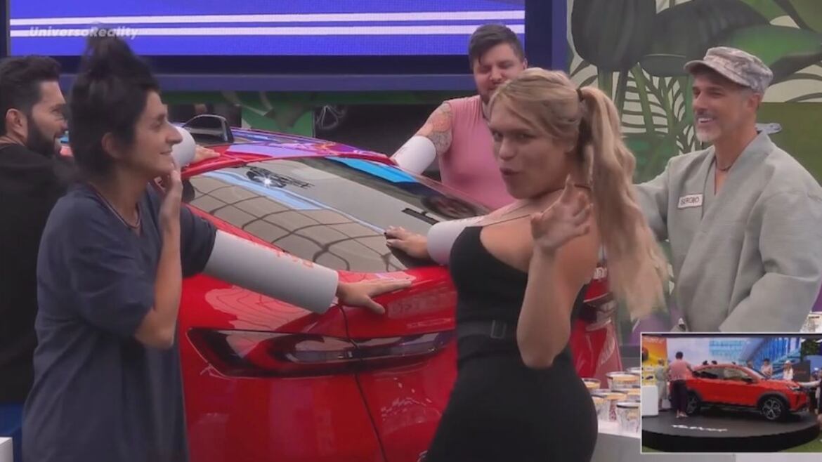 La comediante Bárbara Torres, Wendy Guevara, Sergio Mayer y Paul Stanley.