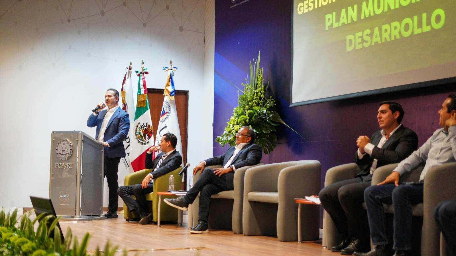 El foro reunió a los alcaldes metropolitanos, quienes compartieron sus prácticas de gobierno.