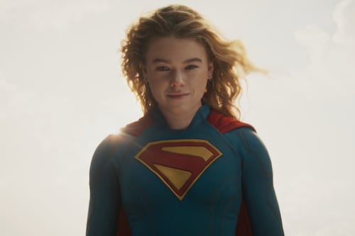 Milly Alcock reinventa a Supergirl con una versión más humana y rebelde: “No quiere ser perfecta”