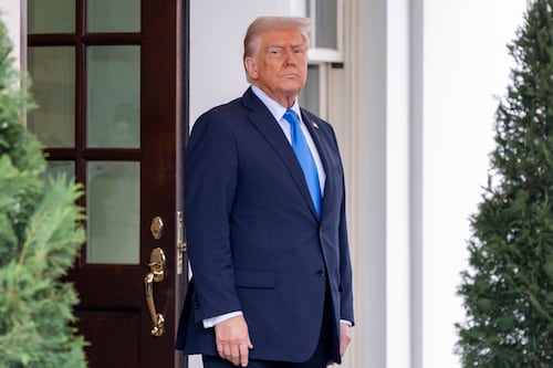 Corte Suprema cuestiona decreto de Donald Trump que busca frenar ciudadanía por nacimiento