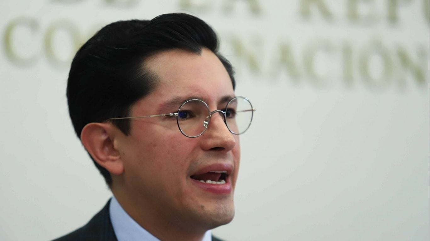 Ratifican a Roberto Velasco como canciller y anuncia que convocará a embajadores retirados