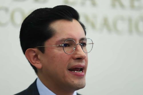 Ratifican a Roberto Velasco como canciller y anuncia que convocará a embajadores retirados