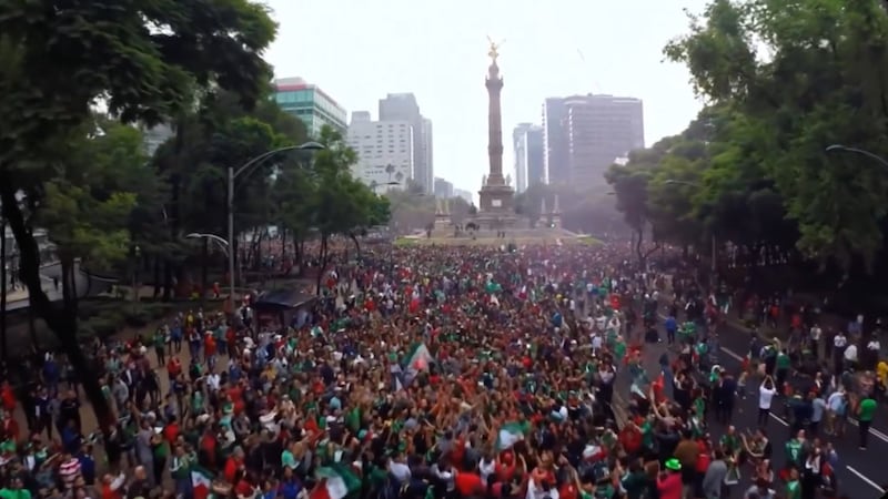 México celebra en el Ángel: aficionados toman Reforma tras triunfo en el Mundial 2026