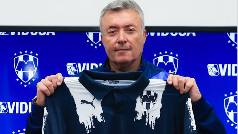 Domènec Torrent firmó por un año con Rayados.