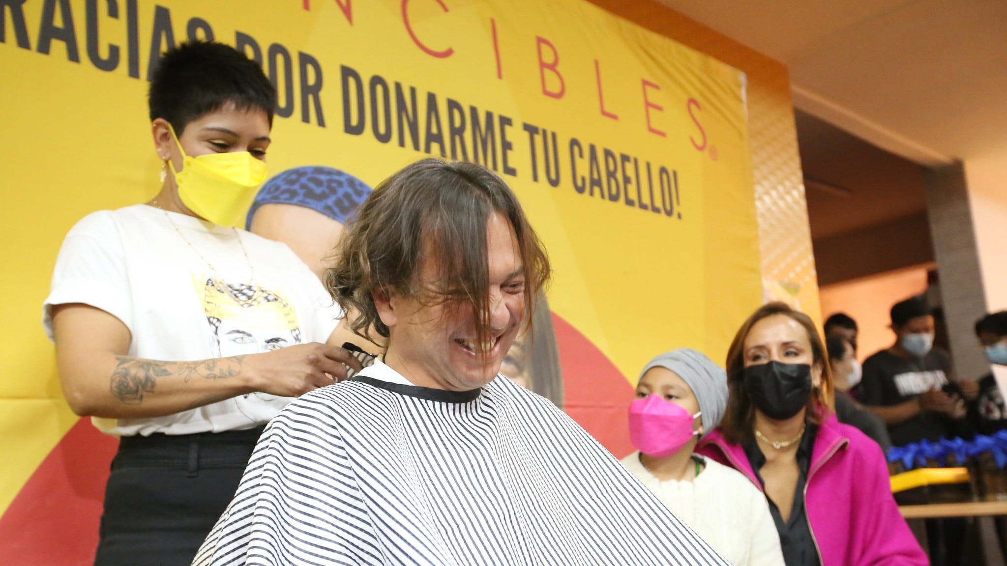 Al conmemorarse el Día Internacional de la Lucha contra el cáncer infantil, el alcalde de Guadalajara Pablo Lemus se cortó la cabellera para recaudar 1.4 millones de pesos.