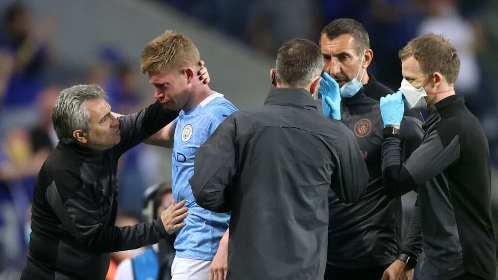 De Bruyne se incorporará con Bélgica pese a fracturas