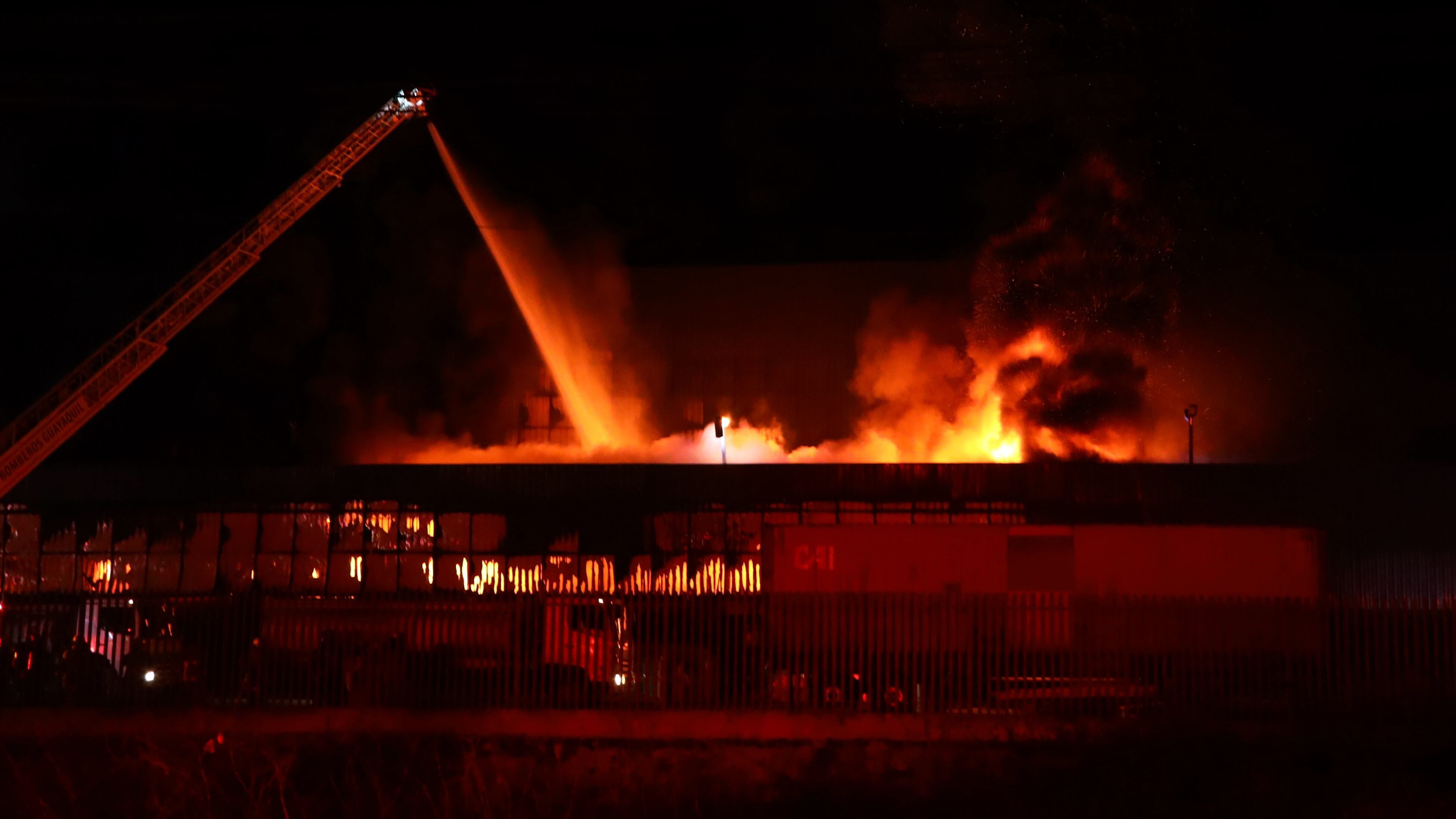 Militares rusos provocan incendio en hospital ucraniano como ofensiva