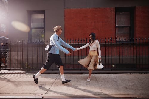 Texturas naturales y comodidad marcan el paso de la primavera