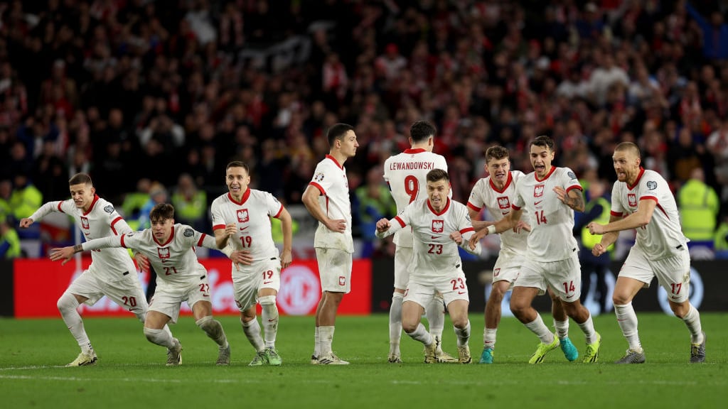 Polonia consiguió su boleto en una dramática tanda de penales.