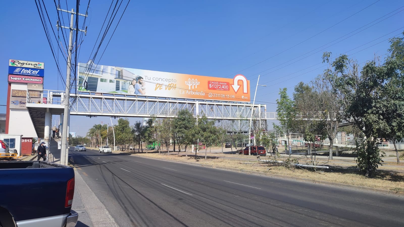 El puente peatonal fue inaugurado en 2012 durante la administración de Ismael del Toro, a la postre alcalde de Guadalajara.