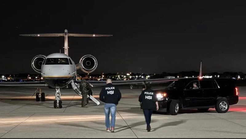 Avioneta aterriza en aeropuerto de EE.UU.