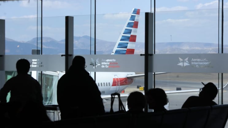 El Aeropuerto Internacional de Guanajuato ya registra obras en campo de vuelo y prepara una ampliación de terminal que comenzaría hacia septiembre.