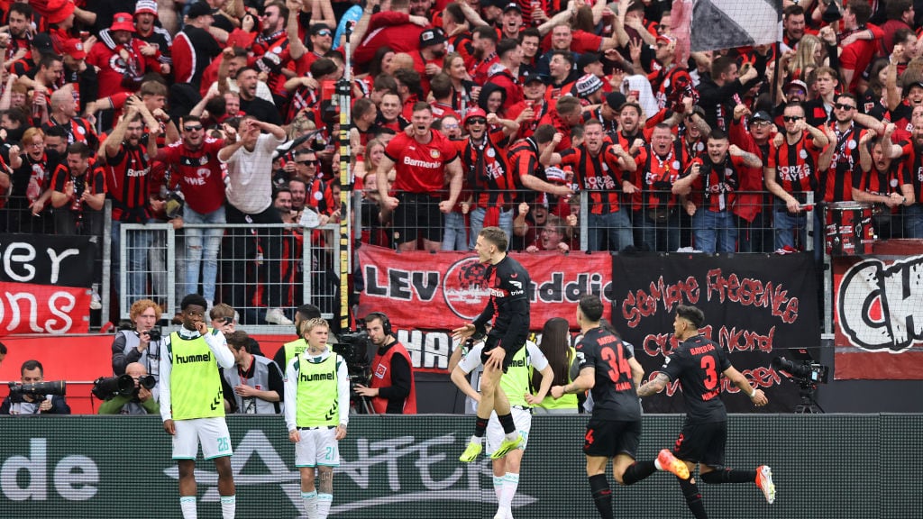 Bayer Leverkusen goleó al Werder Bremen.