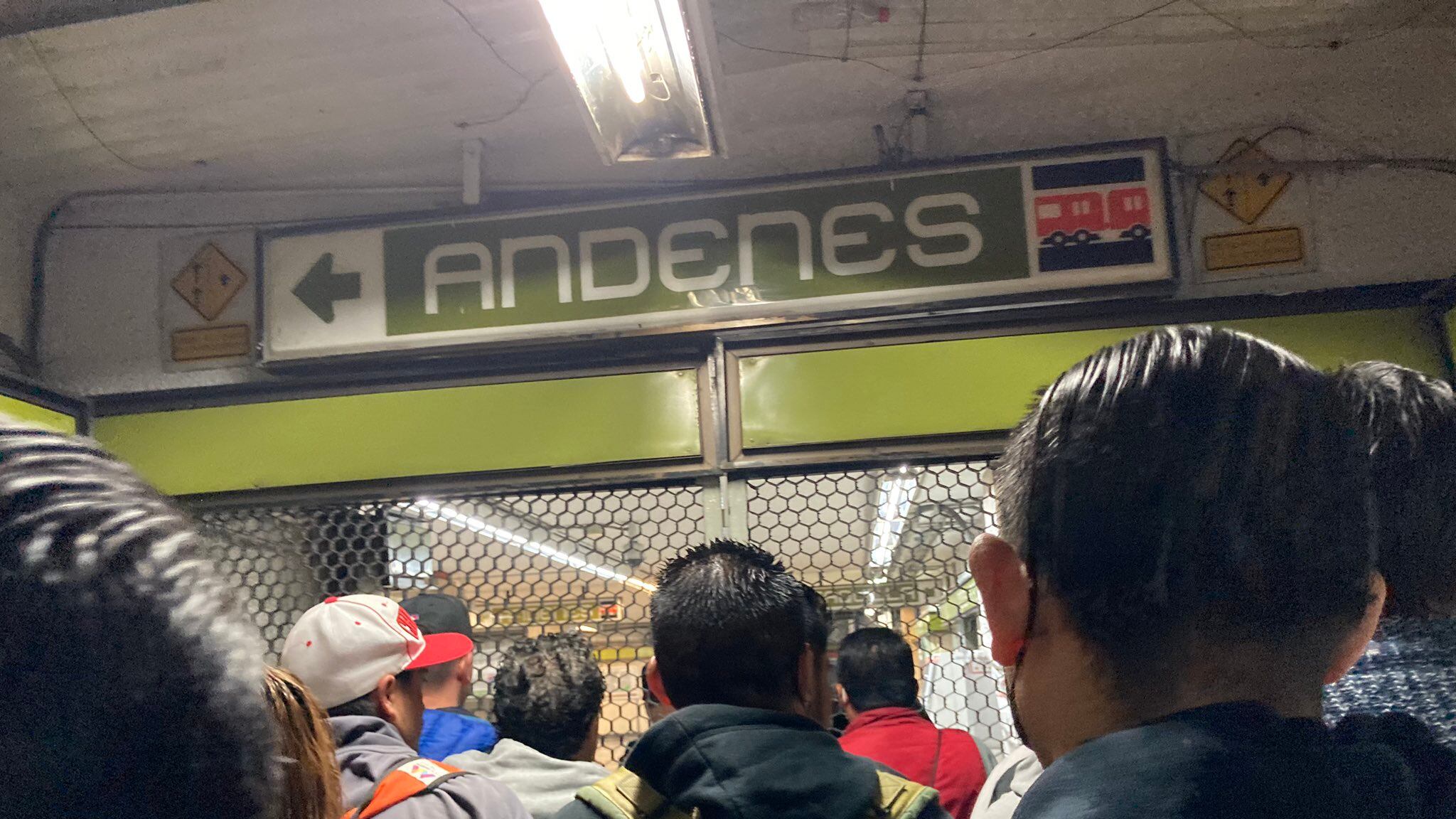 Línea 3 del Metro presenta retrasos de hasta 40 minutos