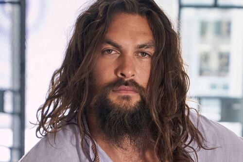 Así luce Jason Momoa en los veloces coches de Rápidos y Furiosos 10, en el primer teaser de la película