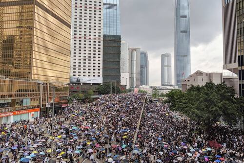 Cancelan todos los vuelos en aeropuerto de Hong Kong