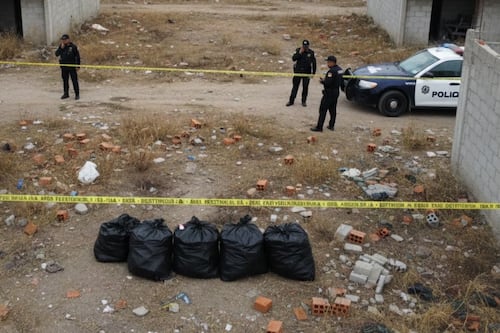 Vecinos encuentran bolsas con restos humanos en fraccionamiento de Tecámac