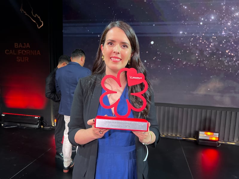 Romina Arguelles de Plonk es galardonada con el Premio al Sommelier