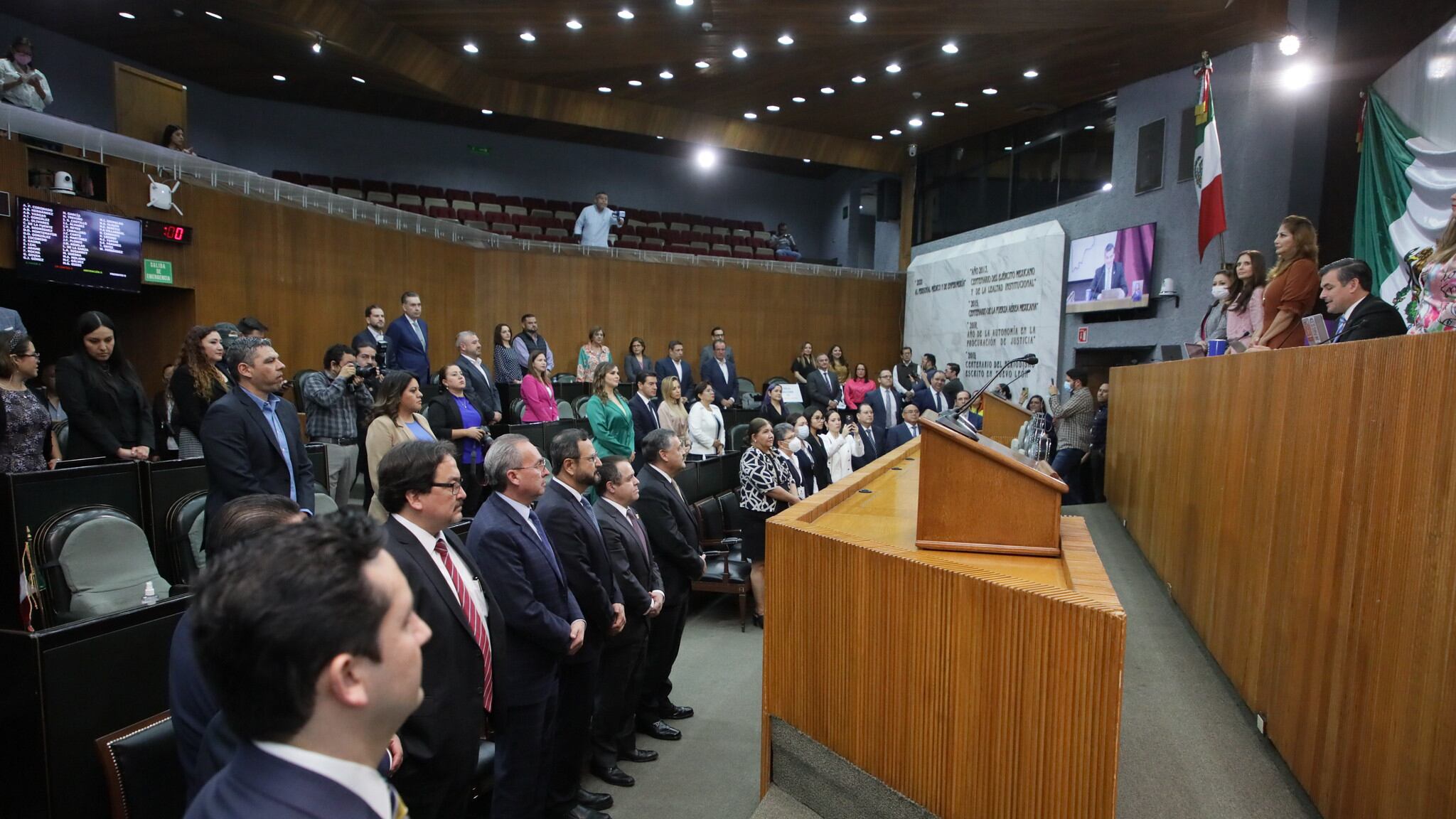 La sesión fue interrumpida el 15 de marzo.