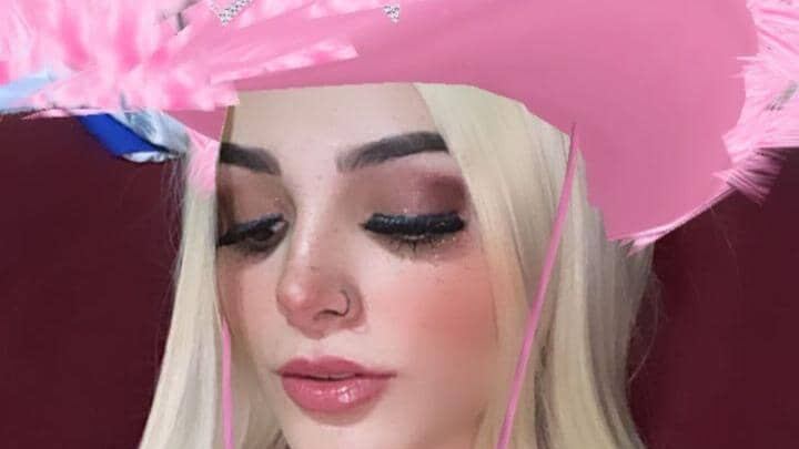 Karely Ruiz se convierte en una atrevida felina