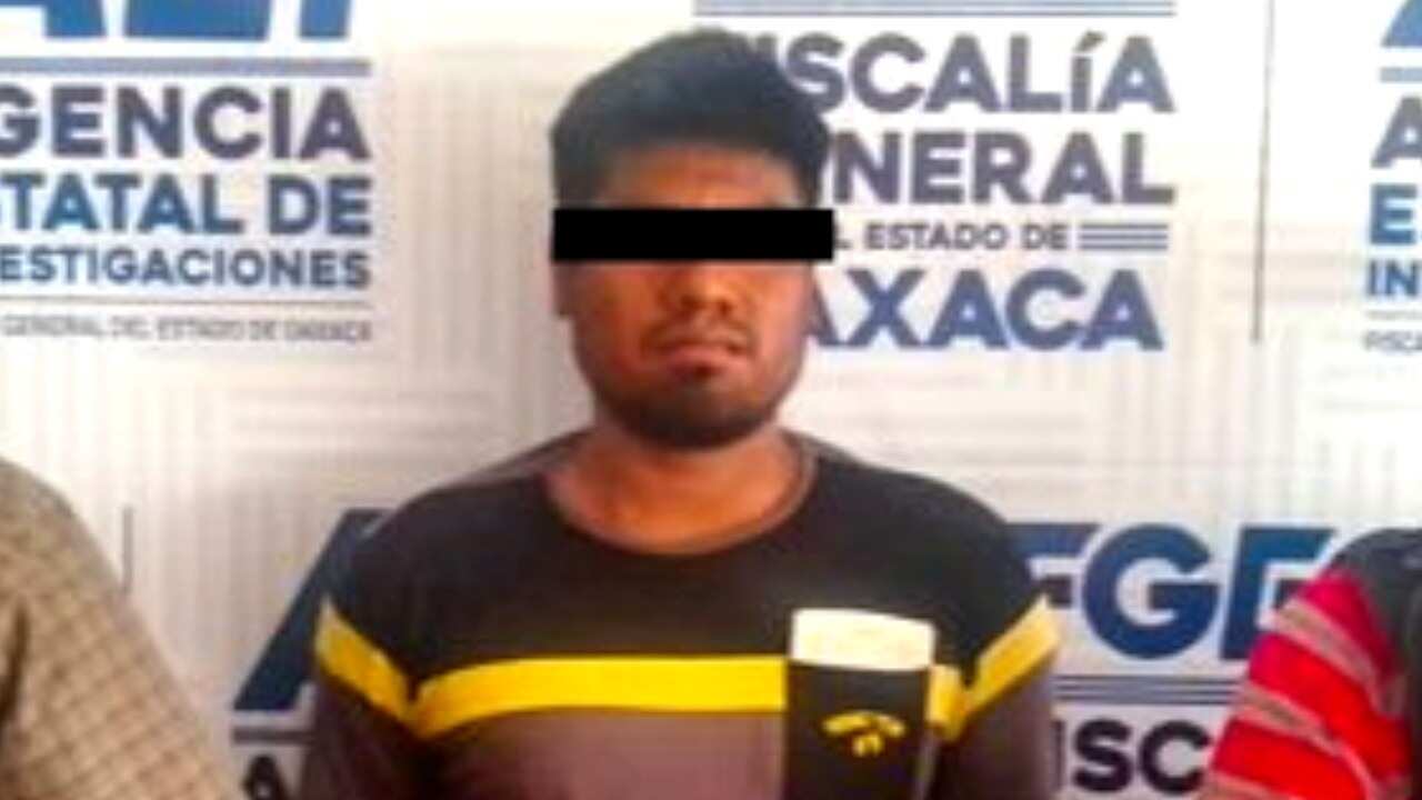 Elementos de la Agencia Estatal de Investigaciones detuvieron a M. O. S. L. en calles de Puerto Escondido.