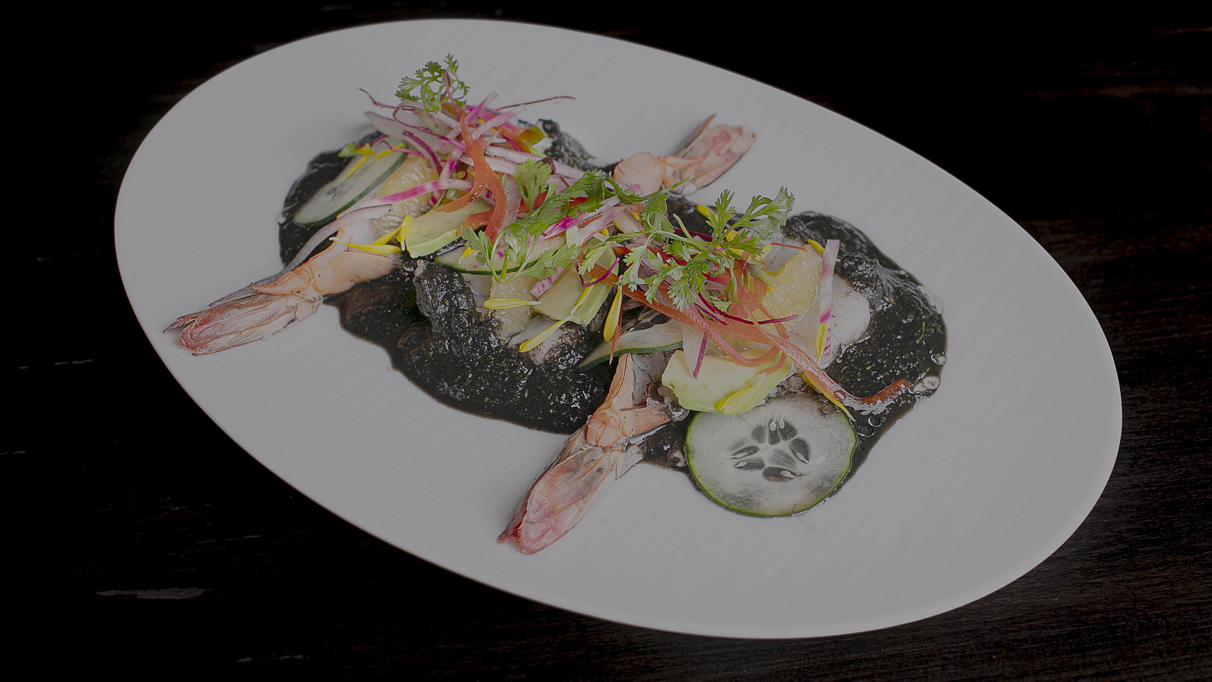 Celebra el Día de Muertos con un exquisito menú de cuatro tiempos, una propuesta culinaria que combina sabores tradicionales mexicanos con un toque contemporáneo