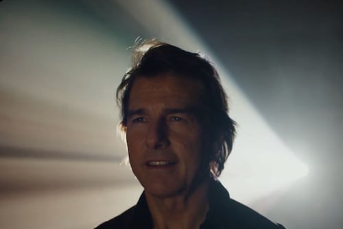 Tom Cruise felicita Alejandro González Iñárritu por los 25 años de Amores Perros