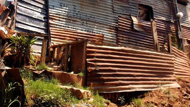 Querétaro construirá 250 cuartos para familias vulnerables