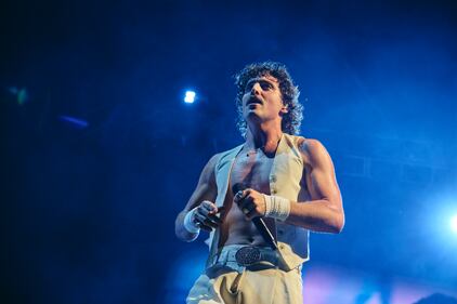 Benson Boone añadió una noche exitosa a su carrera como parte de su primera presentación en México en el Pepsi Center el pasado 3 de abril, logrando conquistar a sus fanáticos que consiguieron celebrar la visita del famoso artista al ritmo de sus temas más populares.  El intérprete de tan solo 22 años protagonizó una noche única, en donde deleitó a sus seguidores con algunos de sus exitosos temas, entre ellos “Beautiful Things”, “Cry”, “Sugar Sweet”, “Before You”, “What Was”, entre otros.