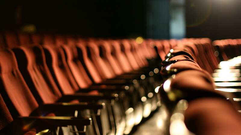 El hombre perdió la vida durante la proyección de la película de terror. (Dreamstime)