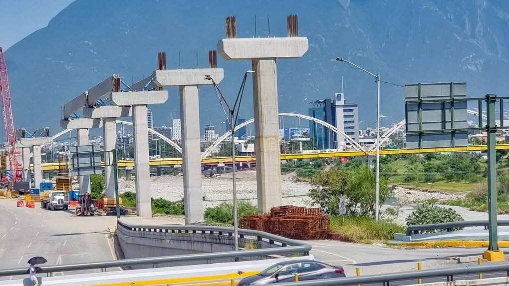 En las obras de la L4 hay acumulación de desechos de construcción.