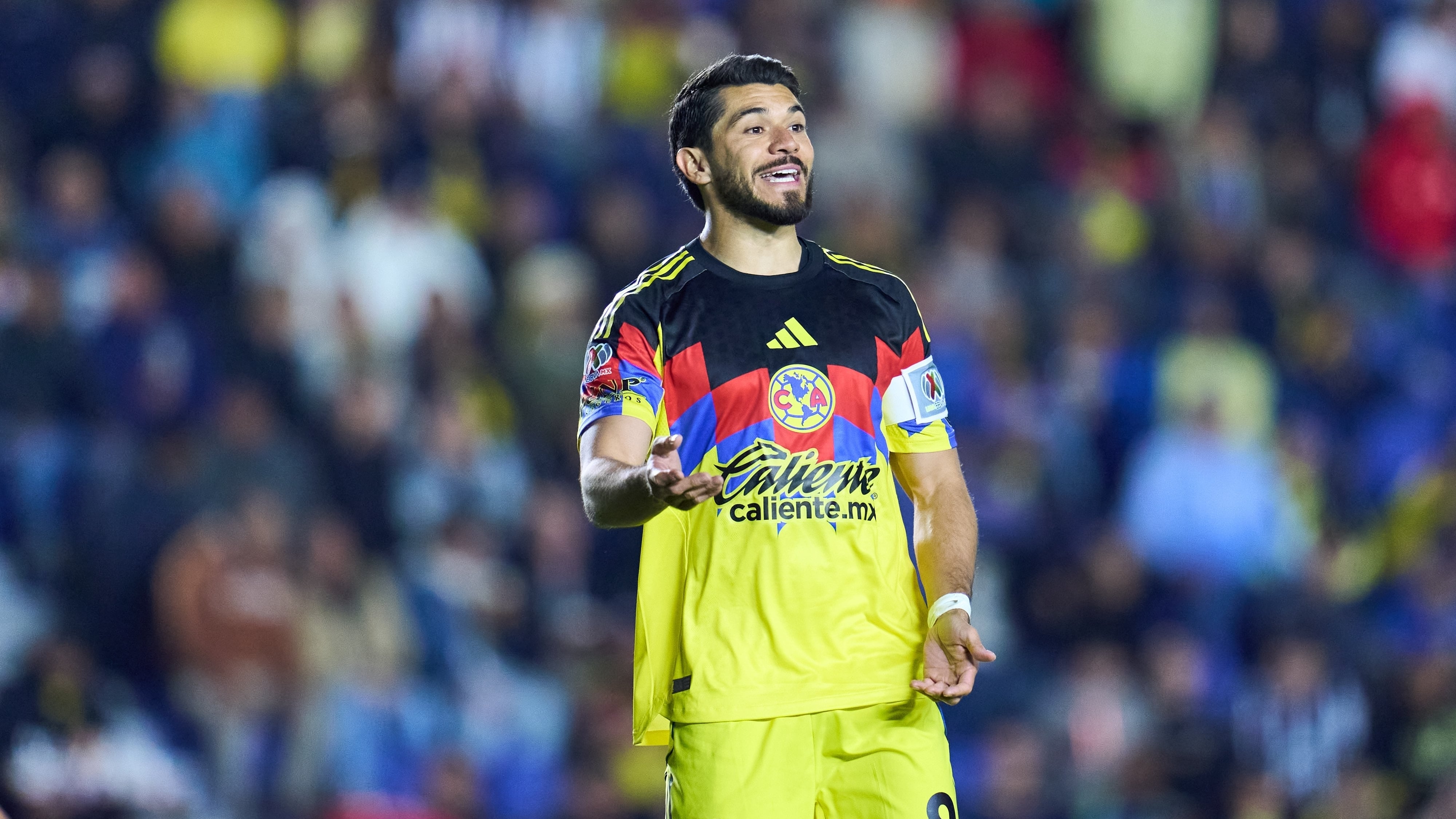 Henry Martín mostró su descontento con la afición del América.