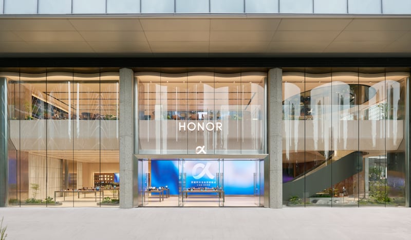 La HONOR ALPHA Store combina innovación tecnológica y cultura en un espacio único que ofrece experiencias inmersivas de vida inteligente, escenarios impulsados por IA y un café creativo para conectar a visitantes y creadores