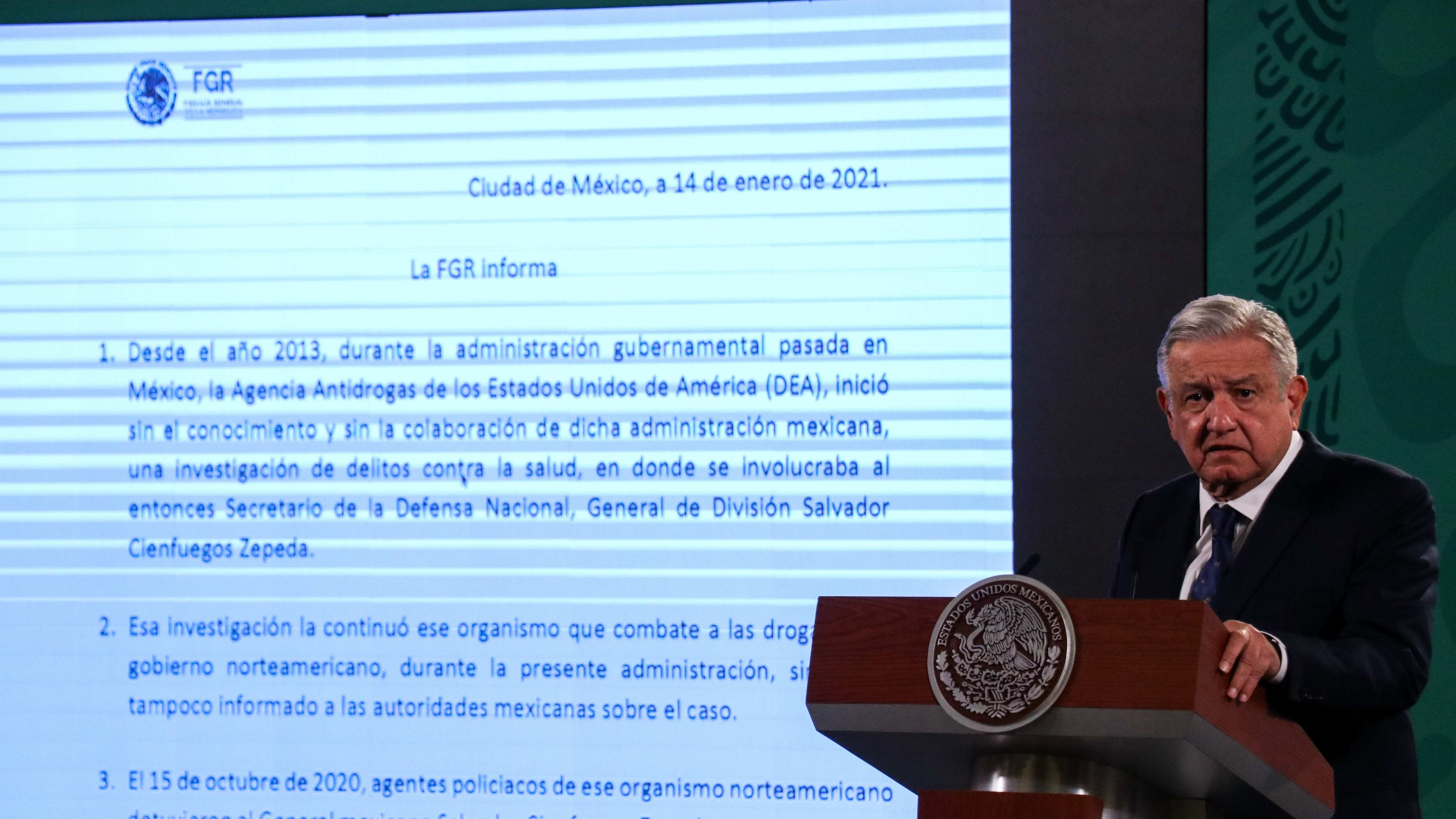 CIUDAD DE MÉXICO, 15ENERO2021.- Andrés Manuel López Obrador, presidente de México, acompañado de Marcelo Ebrard, secretario de Relaciones Exteriores; Luis Cresencio Sandoval, secretario de la Defensa Nacional; Rafael Ojeda, secretario de Marina, y Hugo López-Gatell, subsecretario de Prevención y Promoción a la Salud, encabezaron la conferencia de prensa matutina. El presidente presentó el comunicado difundido por la Fiscalía General de la República (FGR) donde exonera al ex secretario de la Defensa Nacional, Salvador Cienfuegos Zepeda, de los cargos hechos por el gobierno de Estados Unidos respecto a nexos con el crimen organizado. Por su parte, el canciller declaró que se siguieron todas las líneas de investigación pero que las pruebas no fueron contundentes para poder enjuiciar al general. Por último, el presidente dijo que el expediente completo del caso estará disponible para que la población investigue. 
FOTO: GALO CAÑAS/CUARTOSCURO.COM