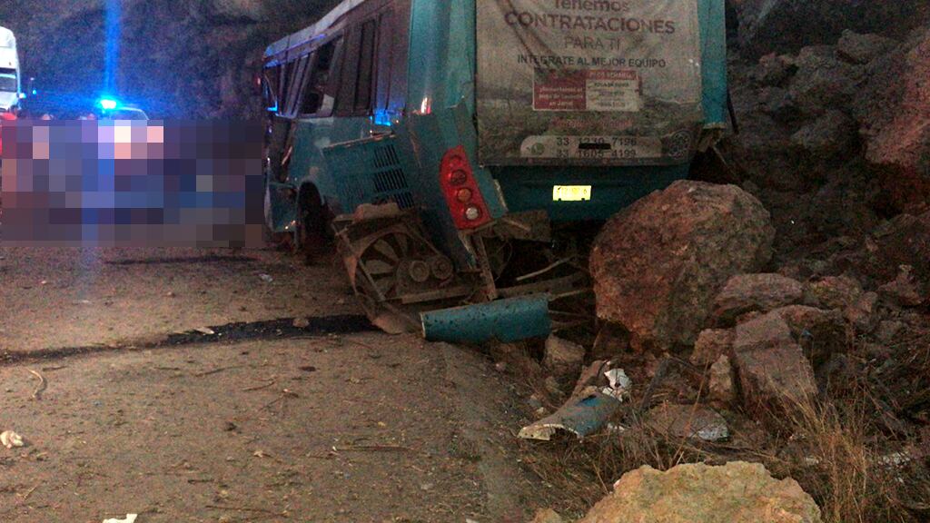 Entre las víctimas fatales se encuentra el conductor de la unidad, falleció en un hospital.
