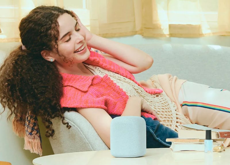 Descubre tres dispositivos de audio que ofrecen sonido nítido sin aislarte, perfectos para moverte, trabajar o disfrutar en casa con estilo y comodidad