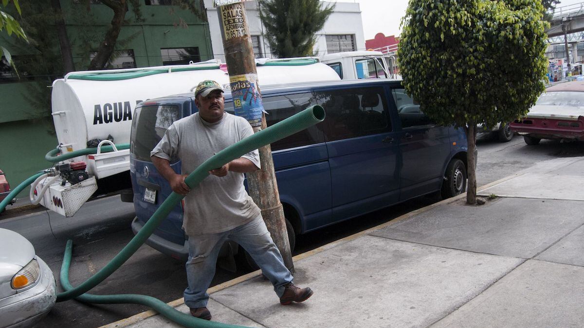Pipas de agua.