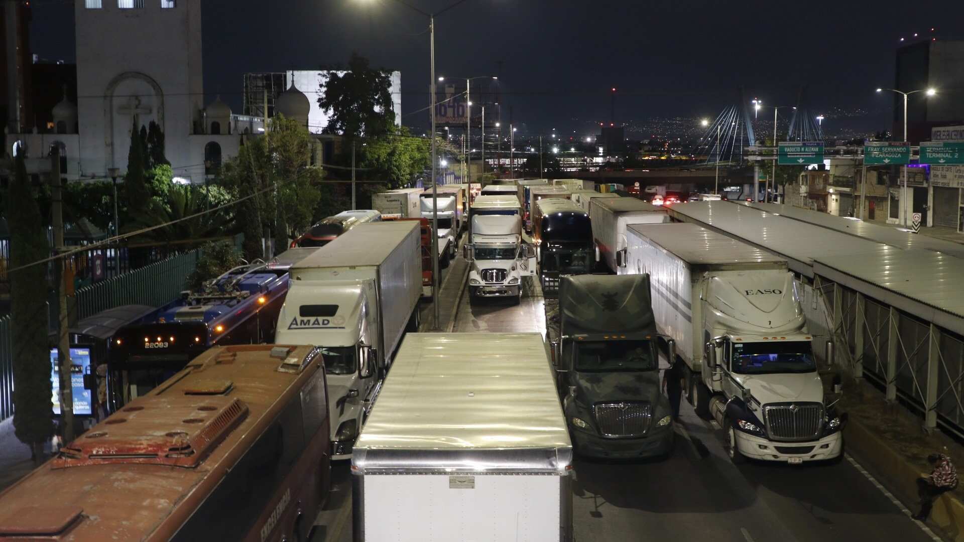 Bloqueo en Circuito Interior, cerca del AICM