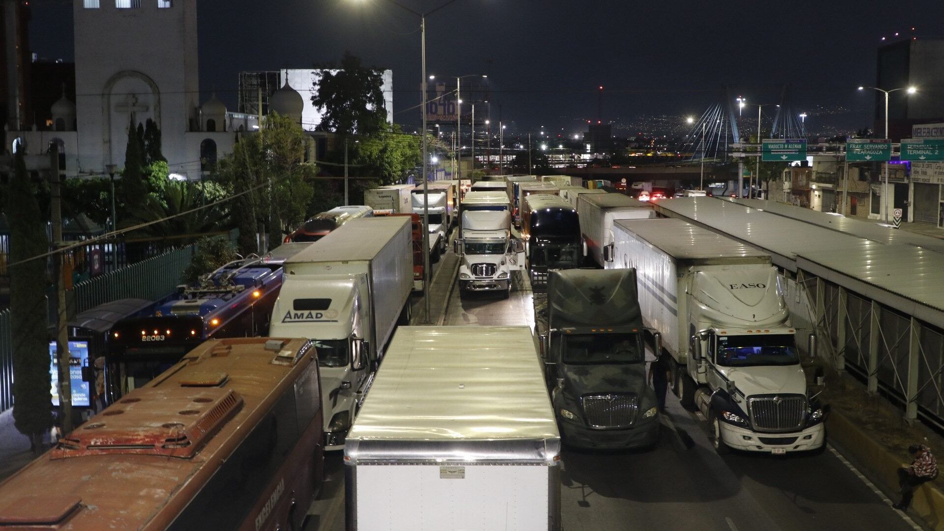 Bloqueo en Circuito Interior, cerca del AICM