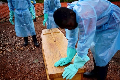 Reportan muerte por ébola fuera de República Democrática del Congo tras confirmar brote