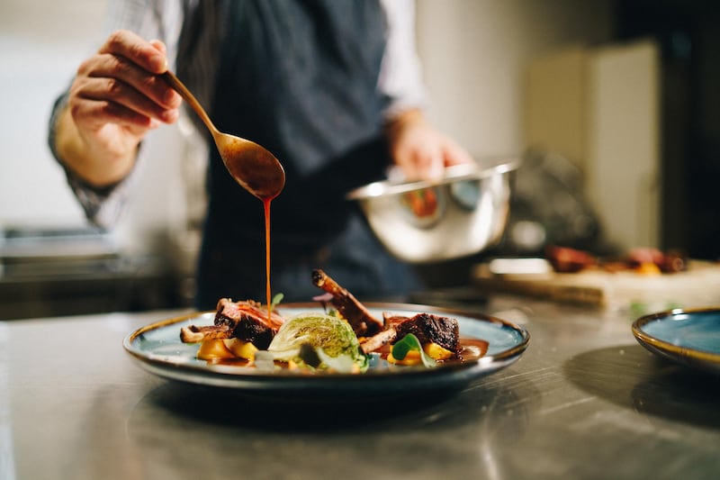 Guadalajara es considerada una de las ciudades más ricas en cuanto a su gastronomía se refiere, cuenta con una exuberante variedad de platillos