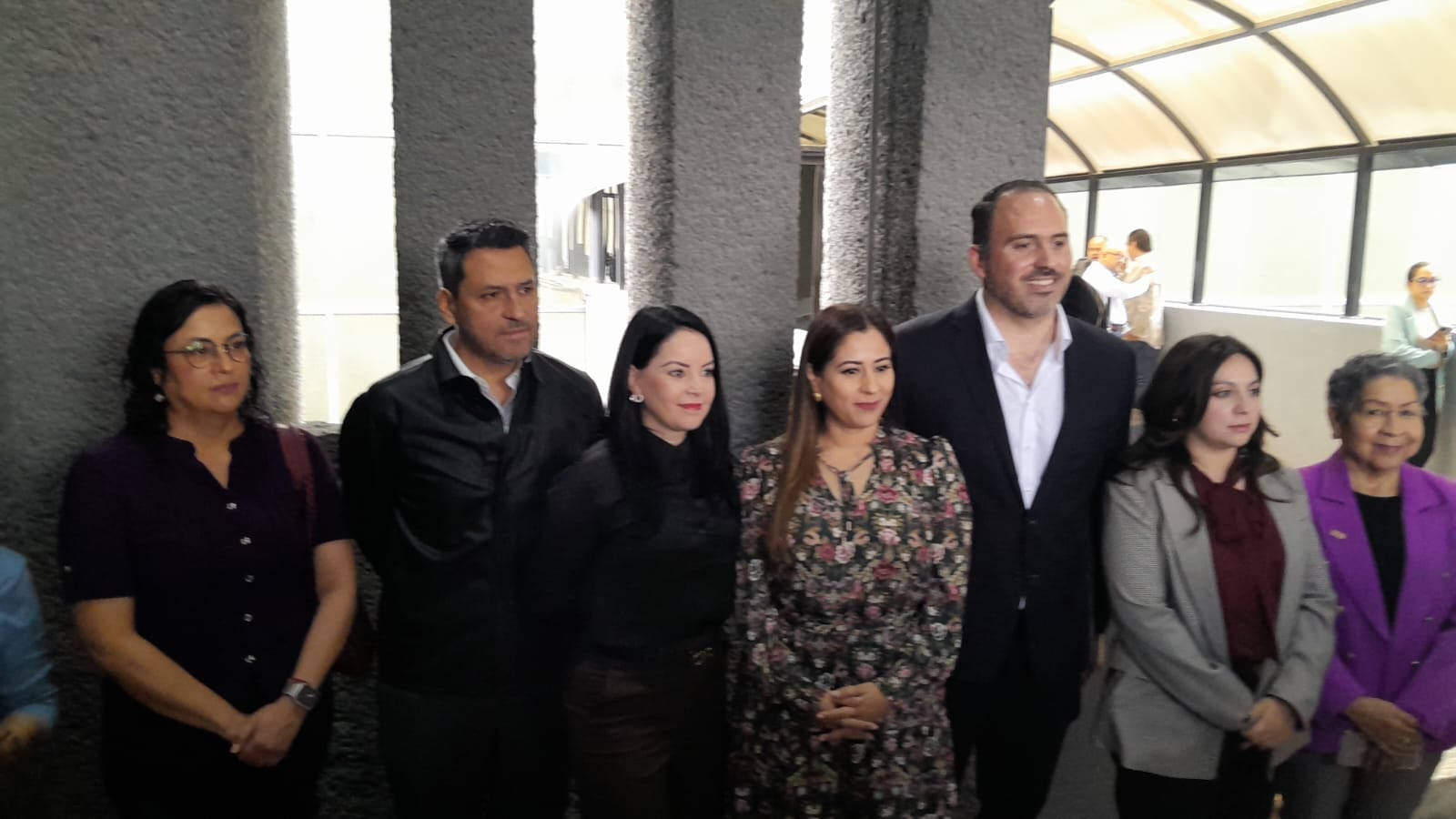 Los diputados morenistas entregaron la solicitud en la Oficialía de Partes.