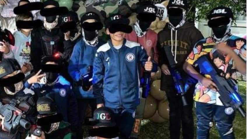 Fiesta infantil del hijo de un futbolista profesional con tema de narcotráfico.