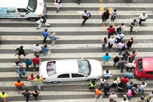 ¿Por qué los automovilistas deben cuidar más a los peatones?