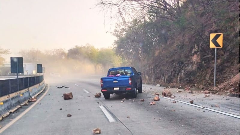 Derrumbes en la autopista del Sol