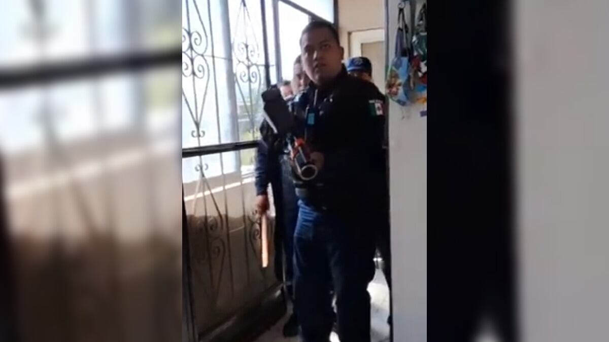 Los uniformados entraron a la vivienda con violencia.
