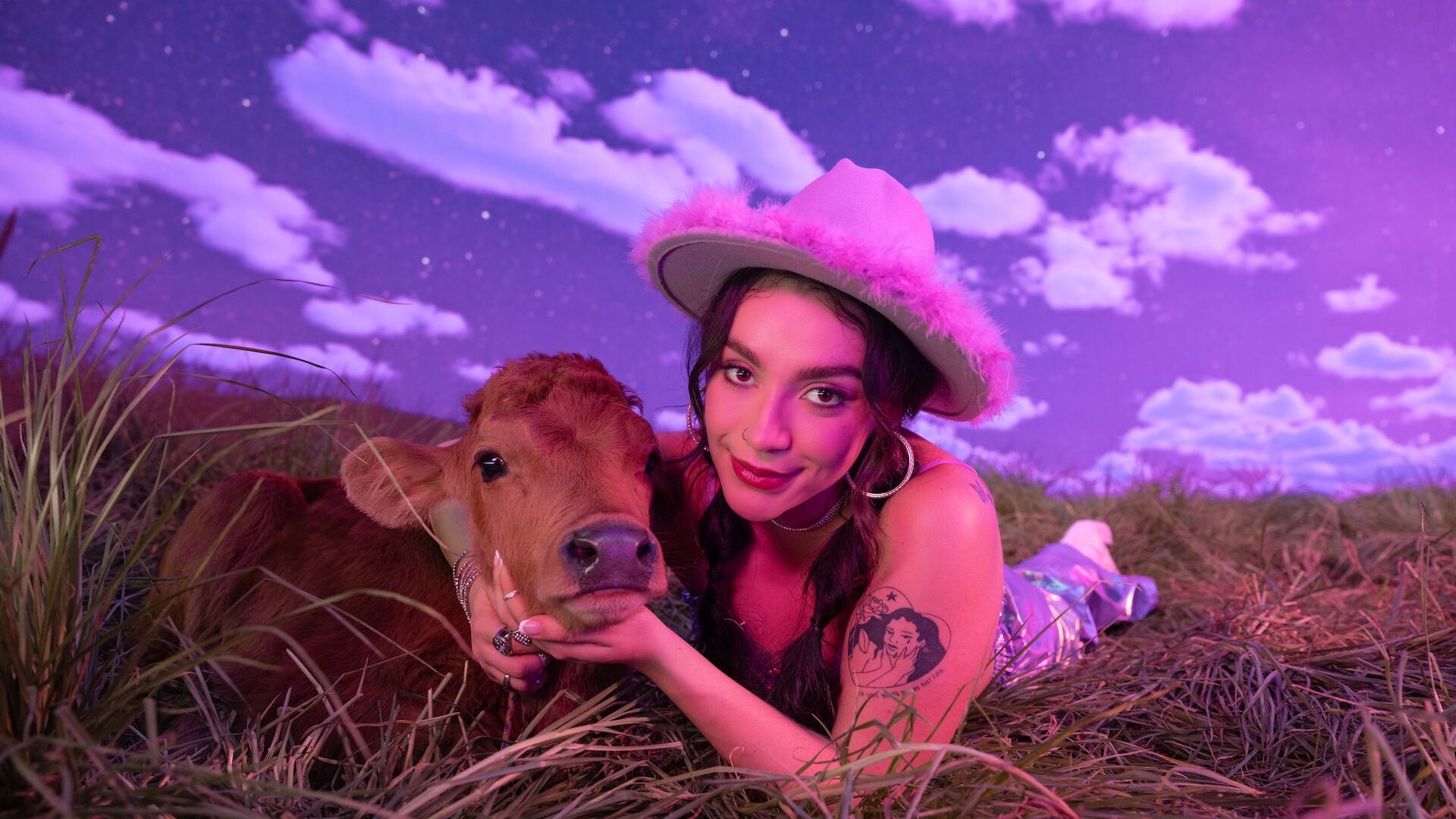 Sofía Castro muestra su lado más vulnerable a través de “Emociones”